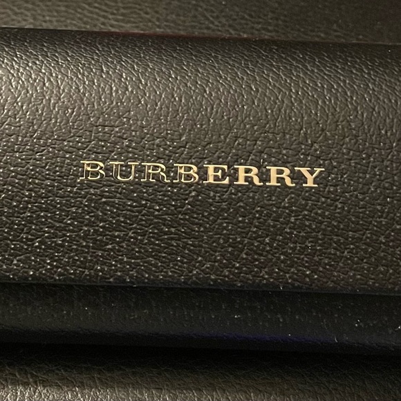 Burberry Sunglasses in White & Black - Picture 5 of 5